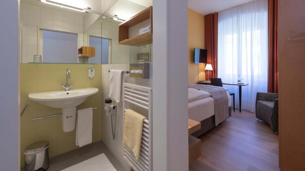 Hotel Fravi Андер Екстер'єр фото