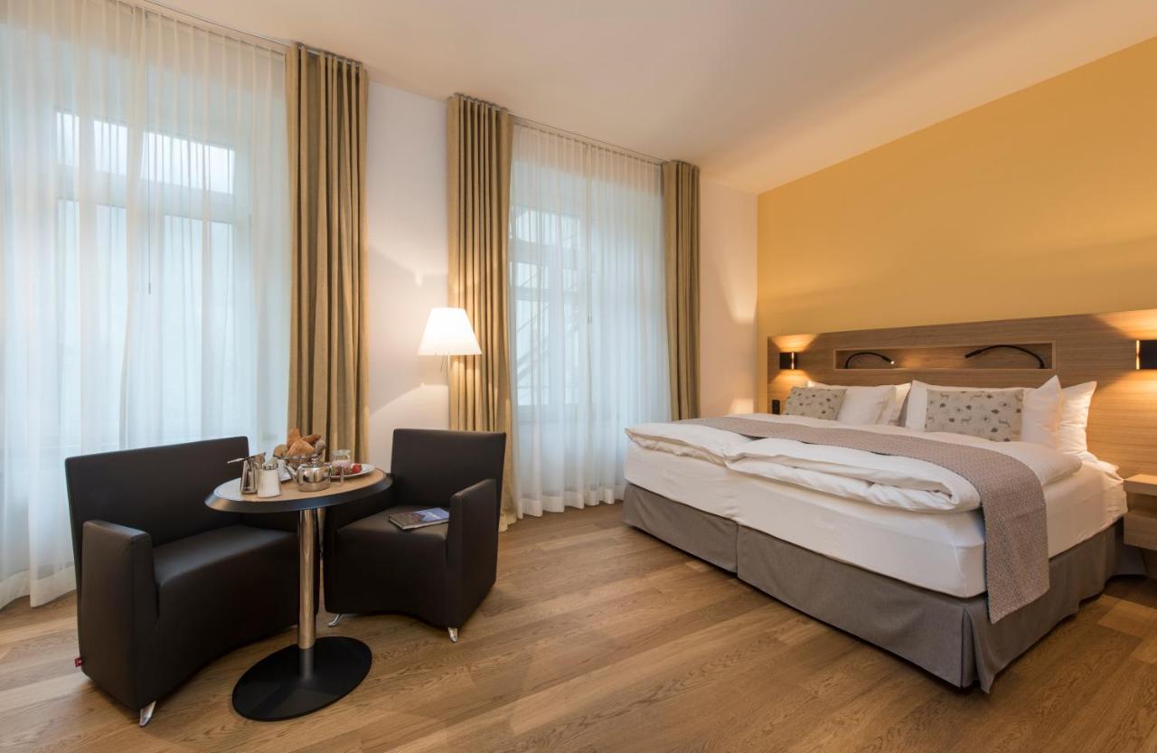 Hotel Fravi Андер Екстер'єр фото
